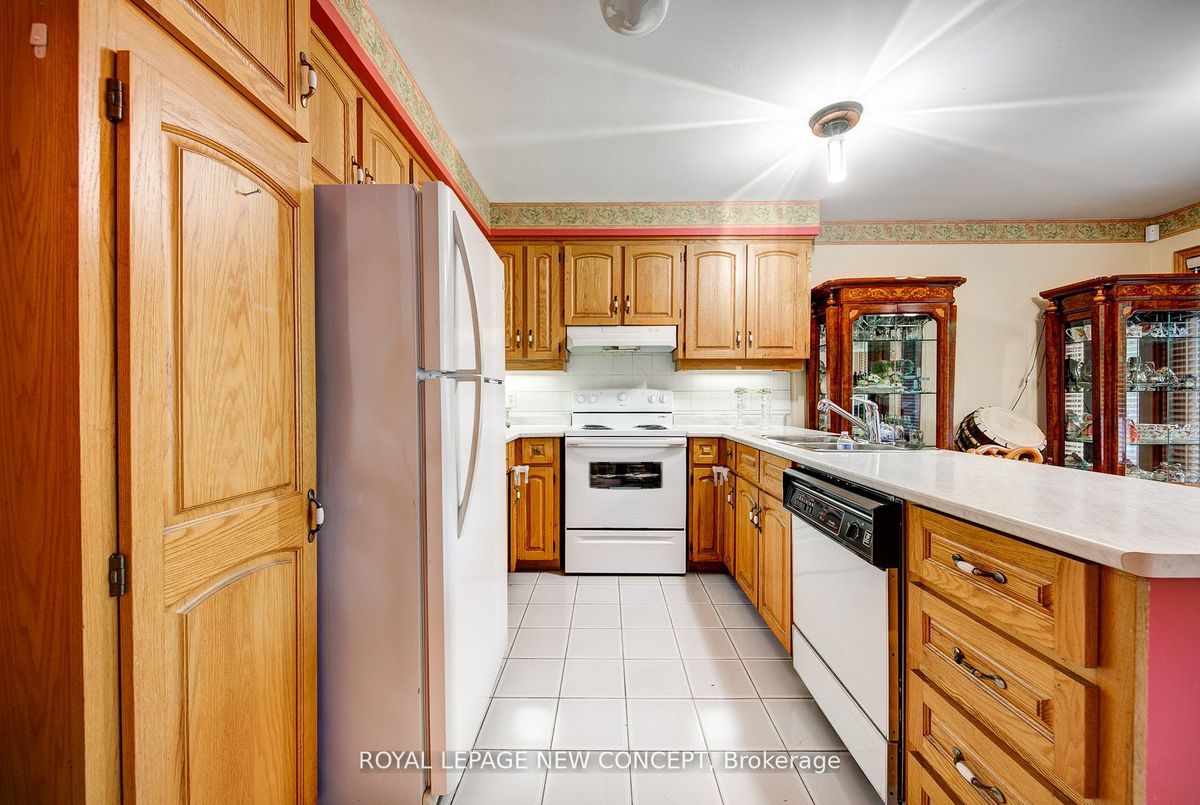 205 Finch Avenue W 205 Finch Avenue W Toronto C07