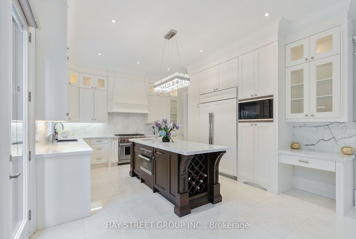 18 VIAMEDE Crescent 18 VIAMEDE Crescent Toronto C15