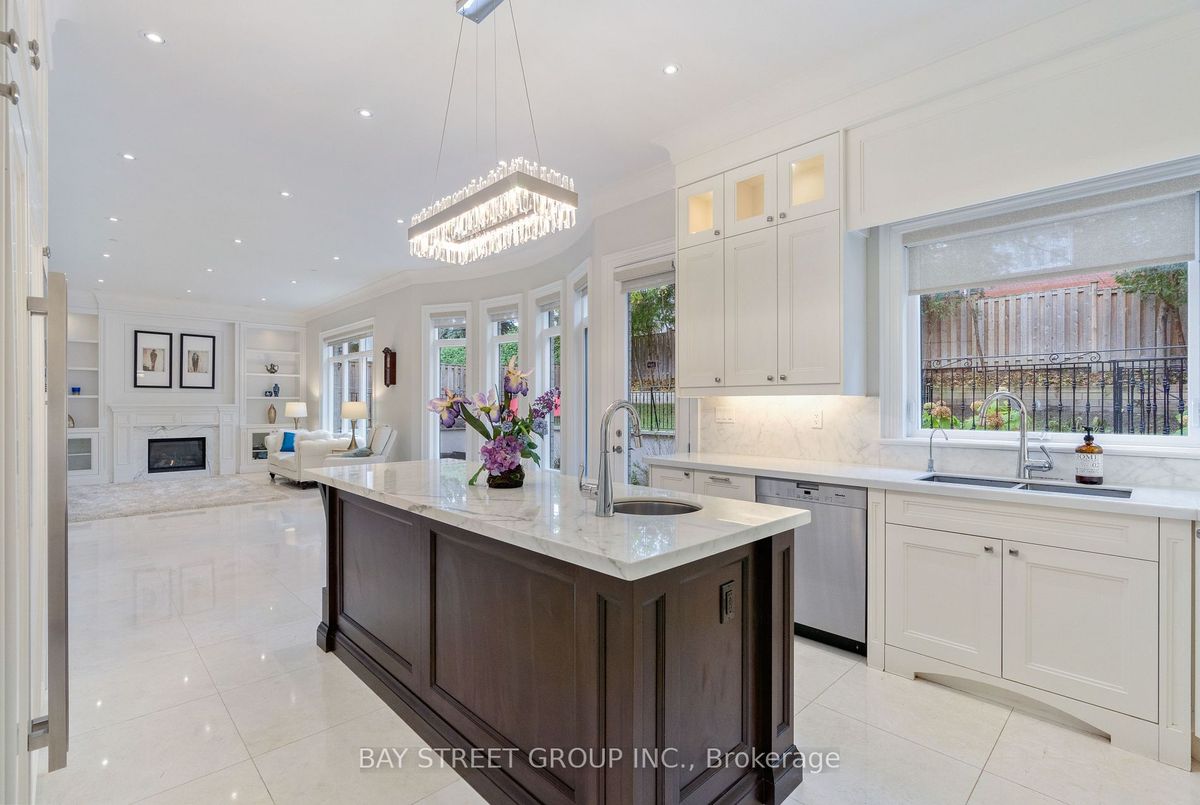 18 VIAMEDE Crescent 18 VIAMEDE Crescent Toronto C15