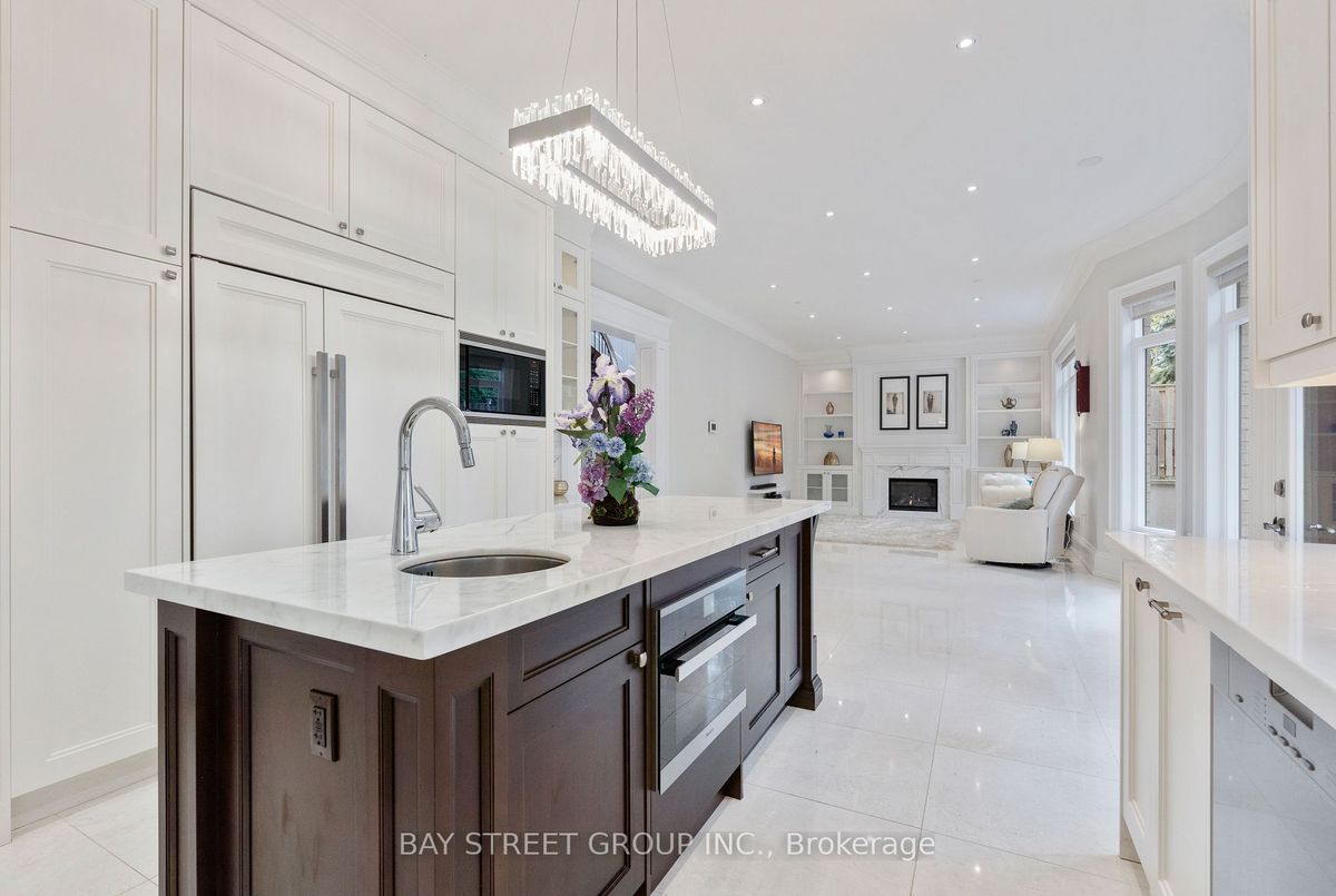 18 VIAMEDE Crescent 18 VIAMEDE Crescent Toronto C15