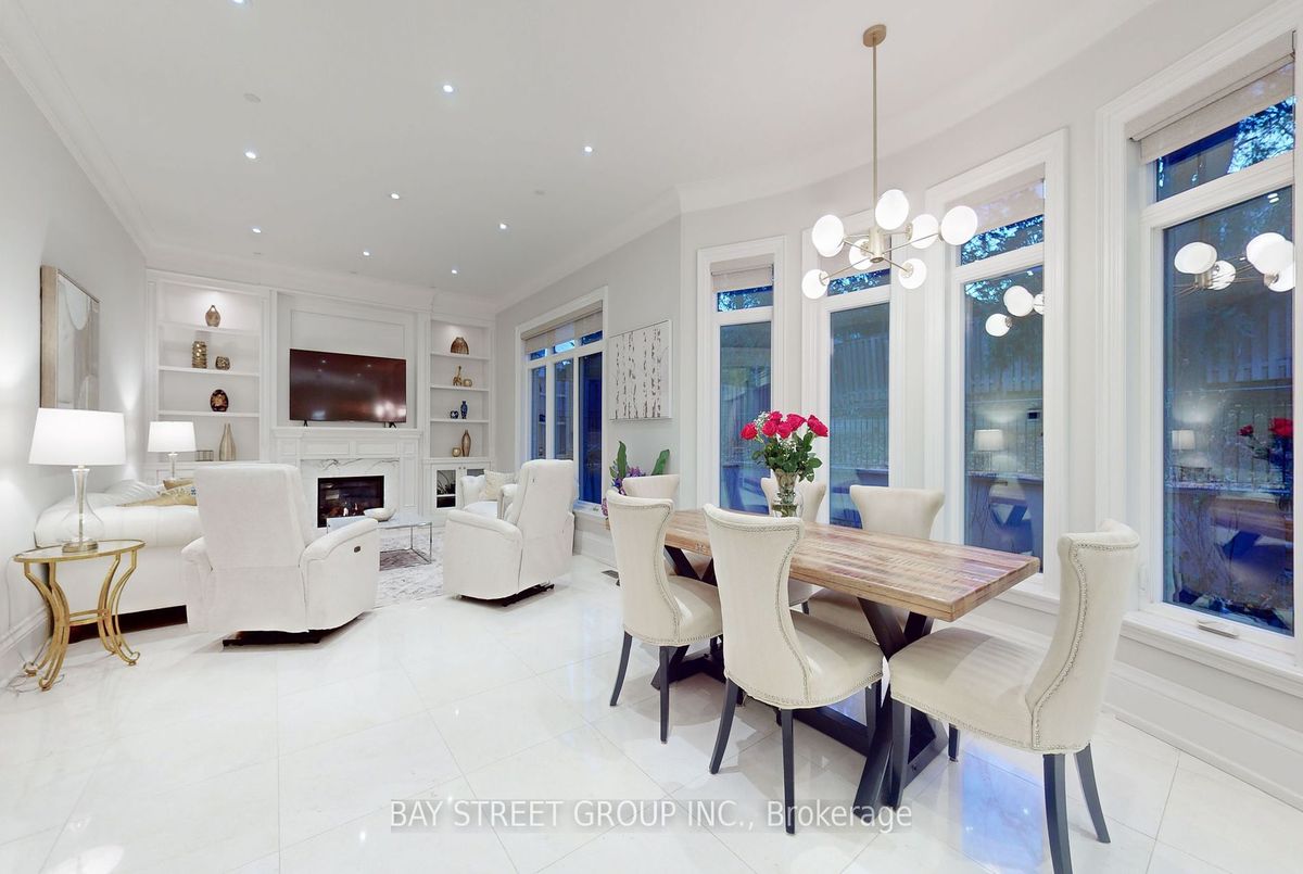 18 VIAMEDE Crescent 18 VIAMEDE Crescent Toronto C15