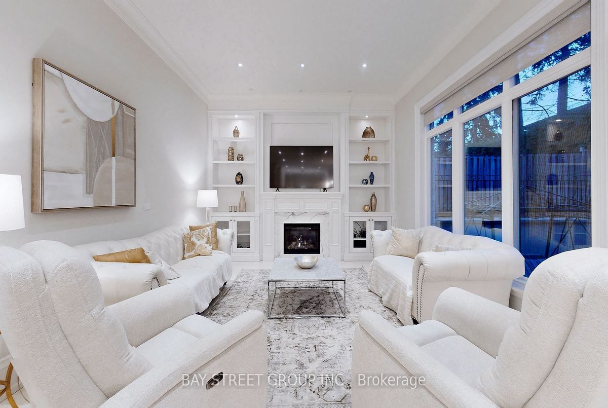 18 VIAMEDE Crescent 18 VIAMEDE Crescent Toronto C15