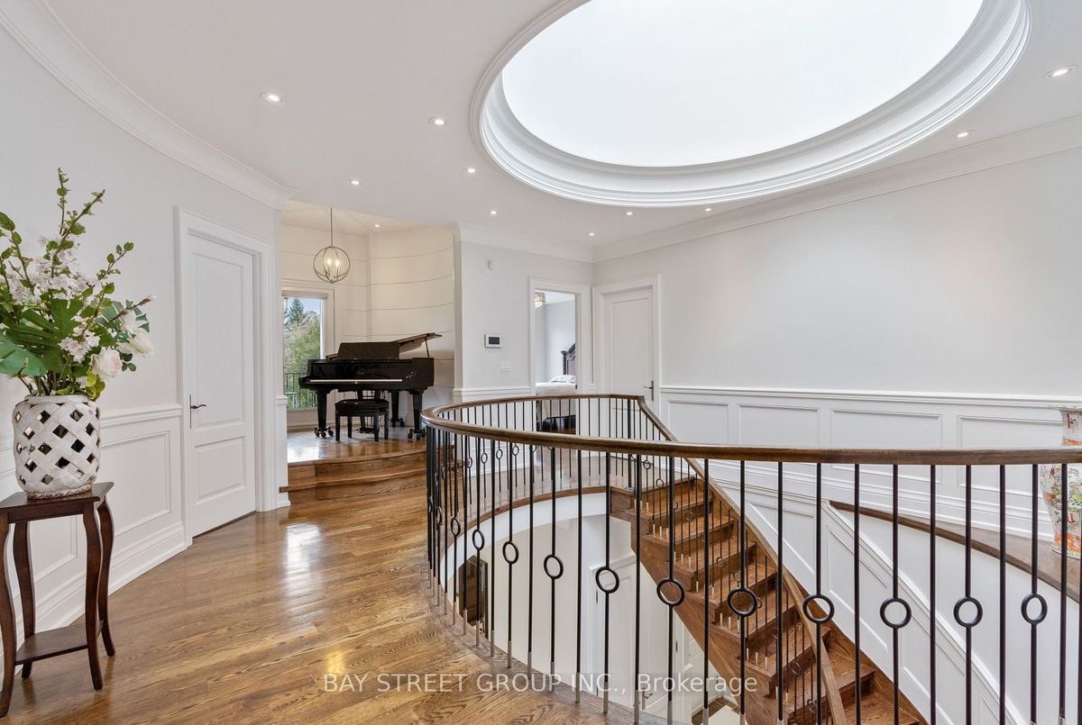 18 VIAMEDE Crescent 18 VIAMEDE Crescent Toronto C15