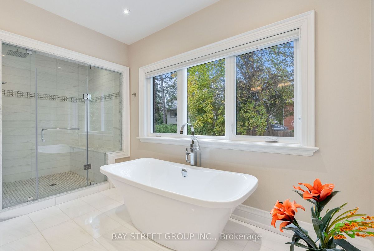 18 VIAMEDE Crescent 18 VIAMEDE Crescent Toronto C15