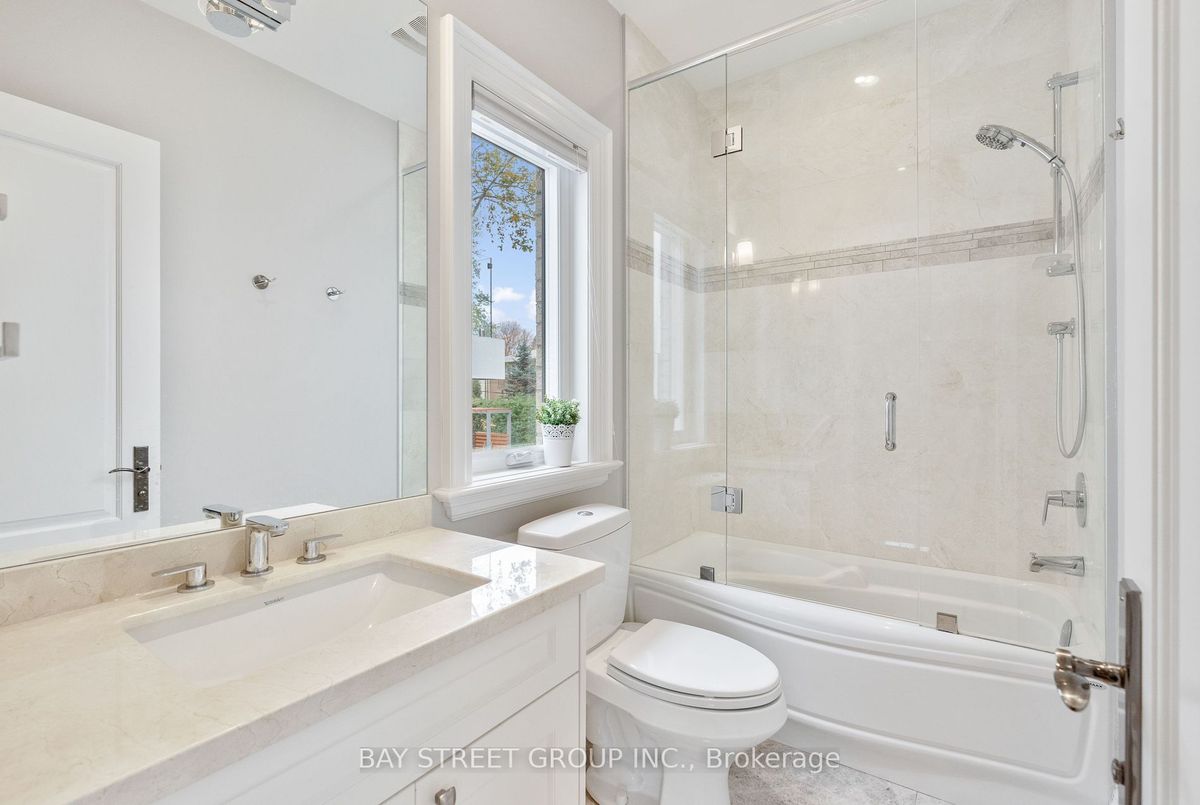 18 VIAMEDE Crescent 18 VIAMEDE Crescent Toronto C15