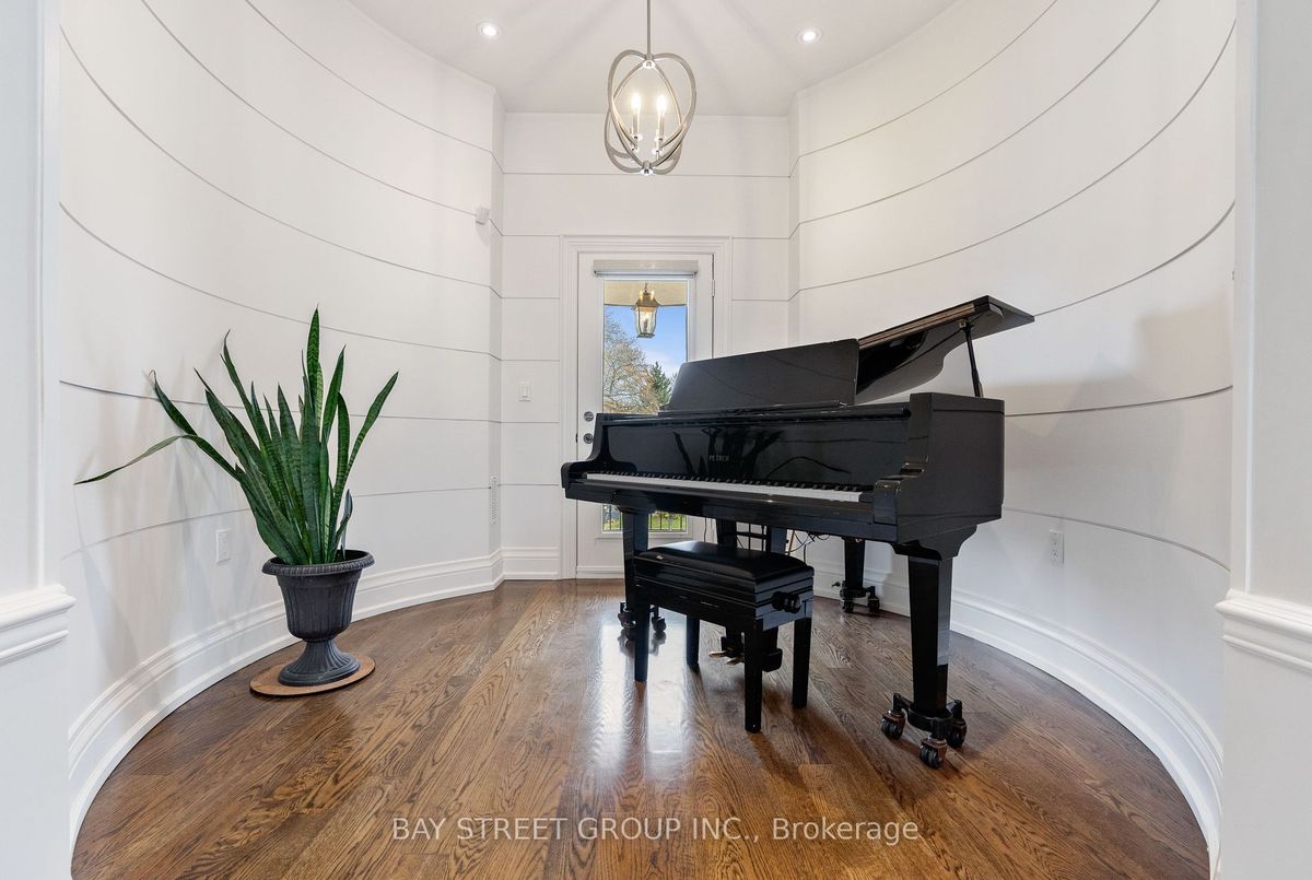 18 VIAMEDE Crescent 18 VIAMEDE Crescent Toronto C15