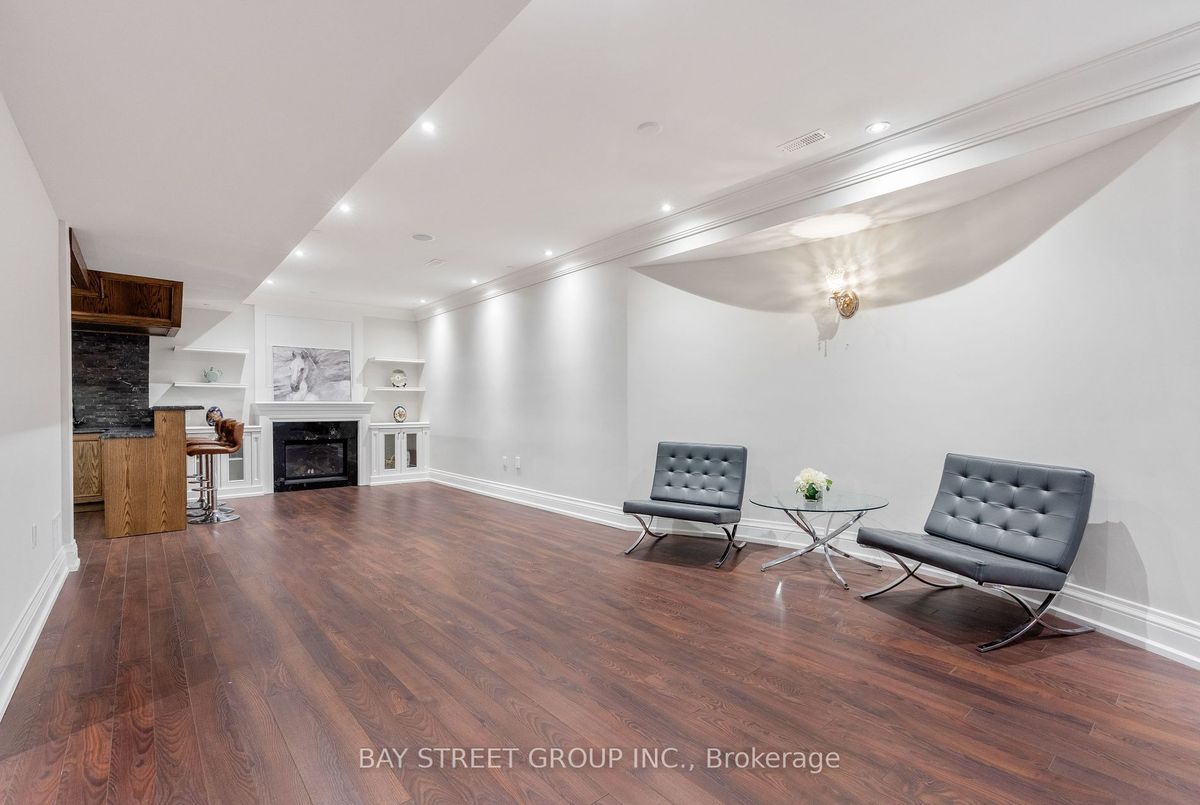 18 VIAMEDE Crescent 18 VIAMEDE Crescent Toronto C15