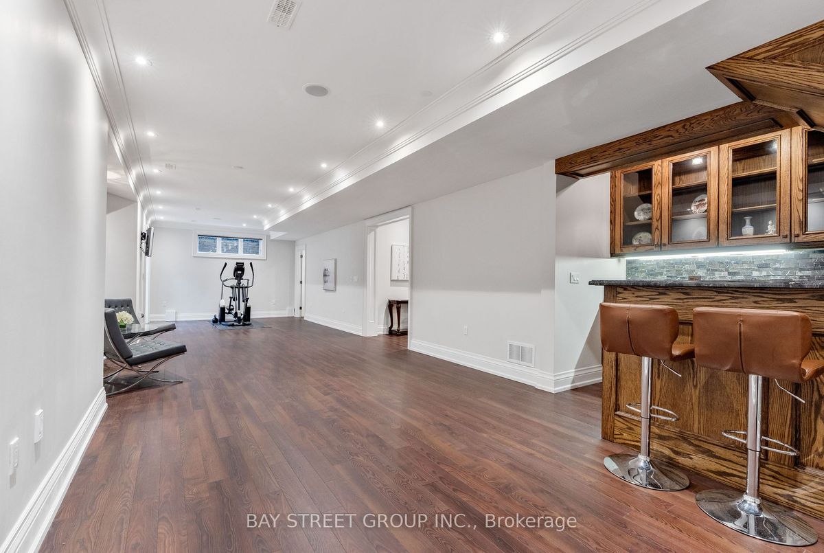 18 VIAMEDE Crescent 18 VIAMEDE Crescent Toronto C15