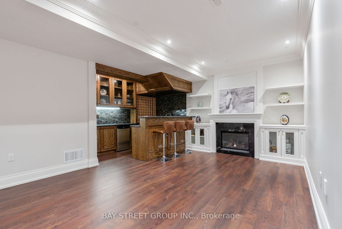 18 VIAMEDE Crescent 18 VIAMEDE Crescent Toronto C15