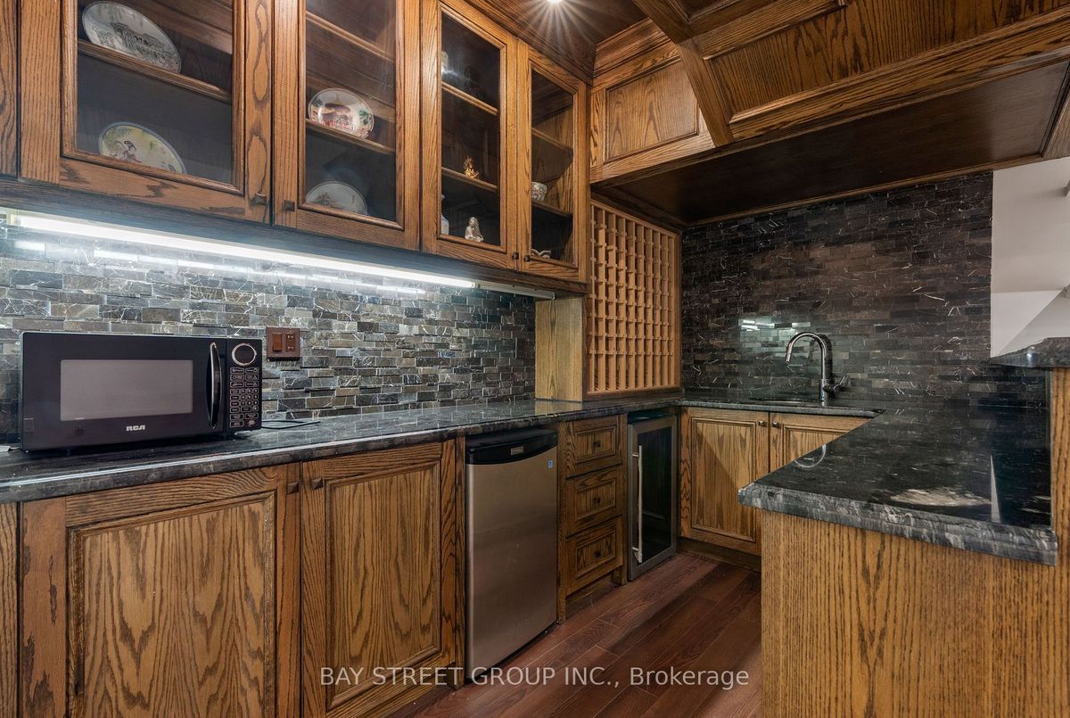 18 VIAMEDE Crescent 18 VIAMEDE Crescent Toronto C15