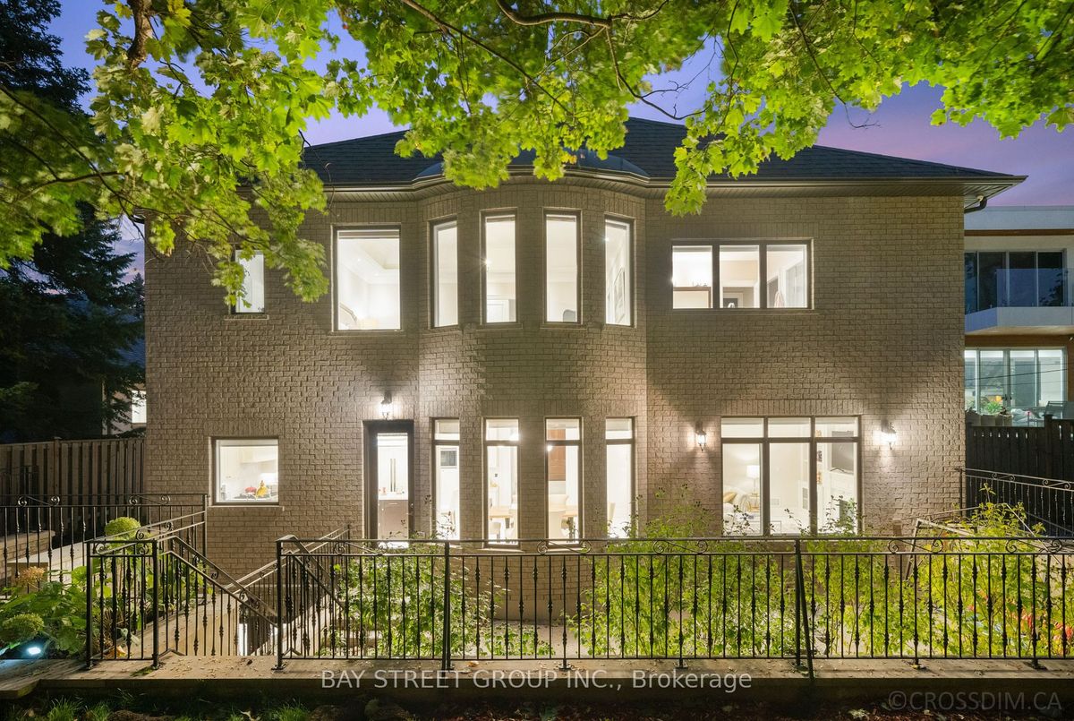 18 VIAMEDE Crescent 18 VIAMEDE Crescent Toronto C15