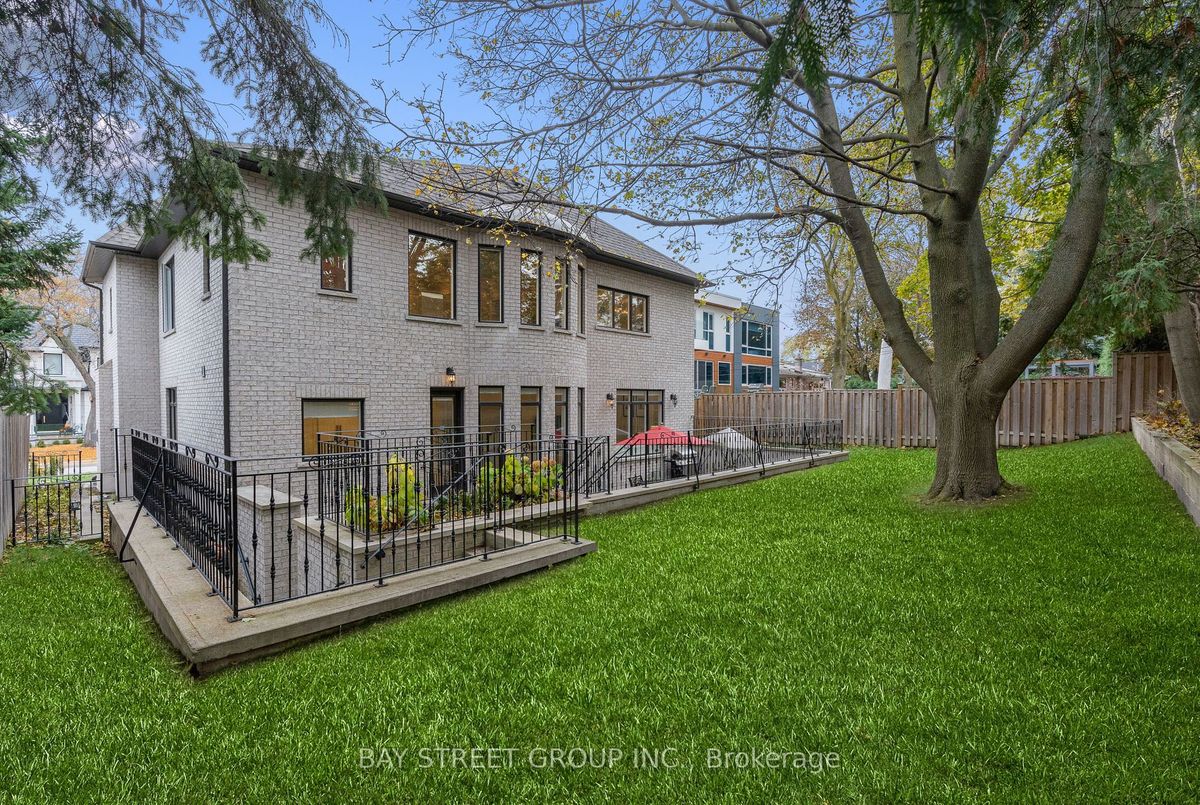 18 VIAMEDE Crescent 18 VIAMEDE Crescent Toronto C15