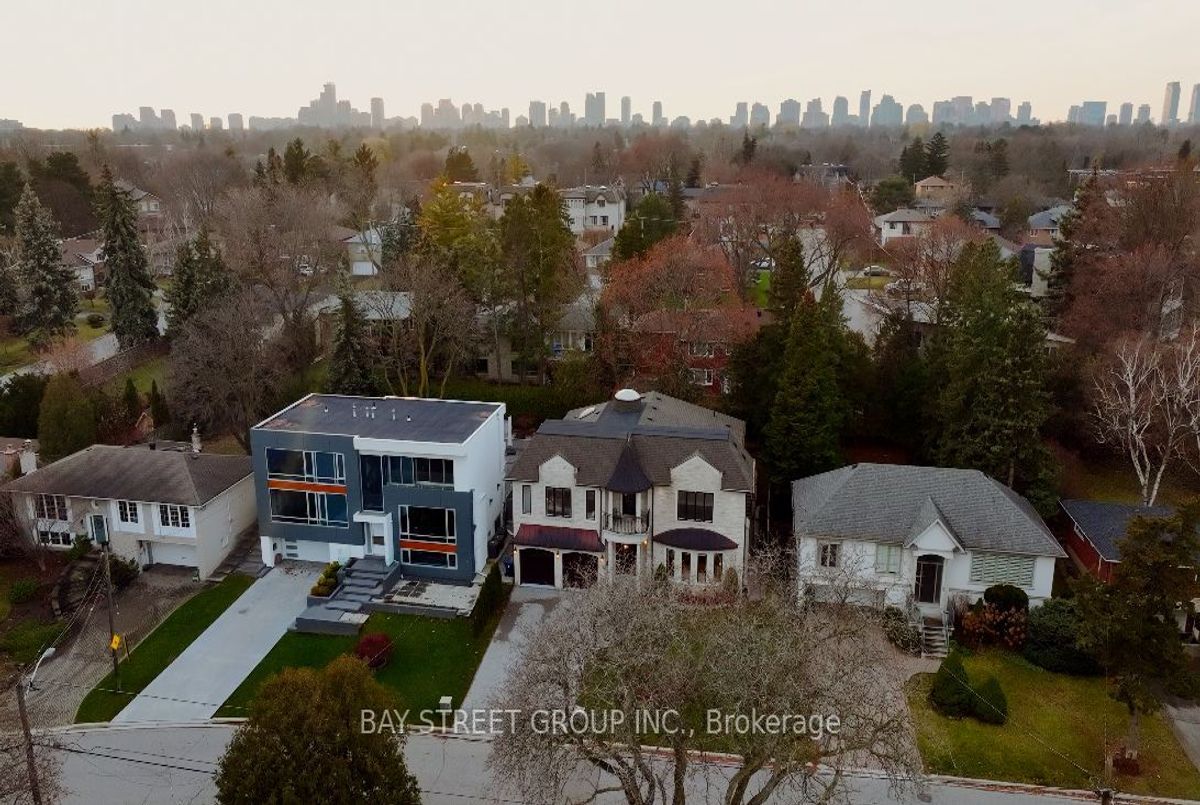 18 VIAMEDE Crescent 18 VIAMEDE Crescent Toronto C15