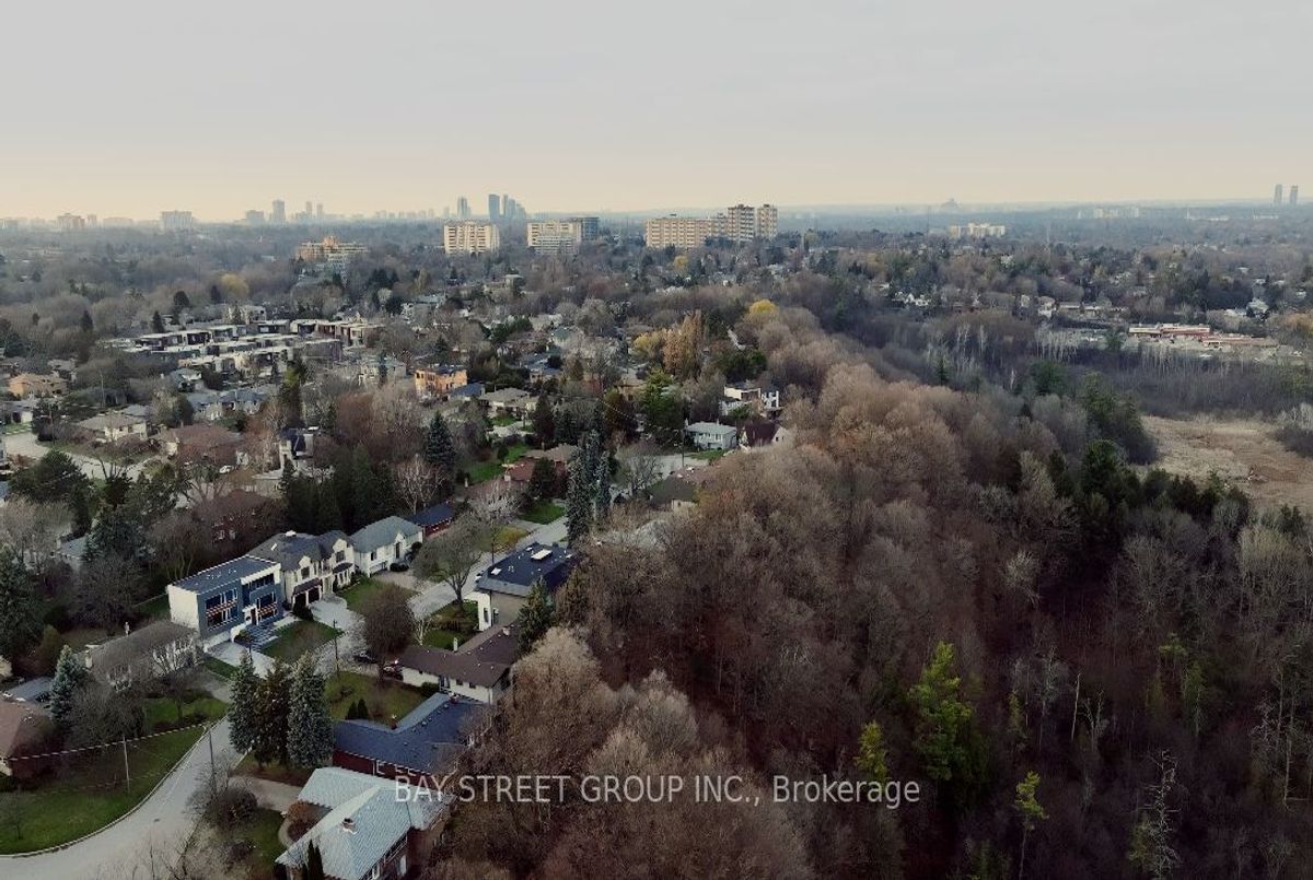 18 VIAMEDE Crescent 18 VIAMEDE Crescent Toronto C15