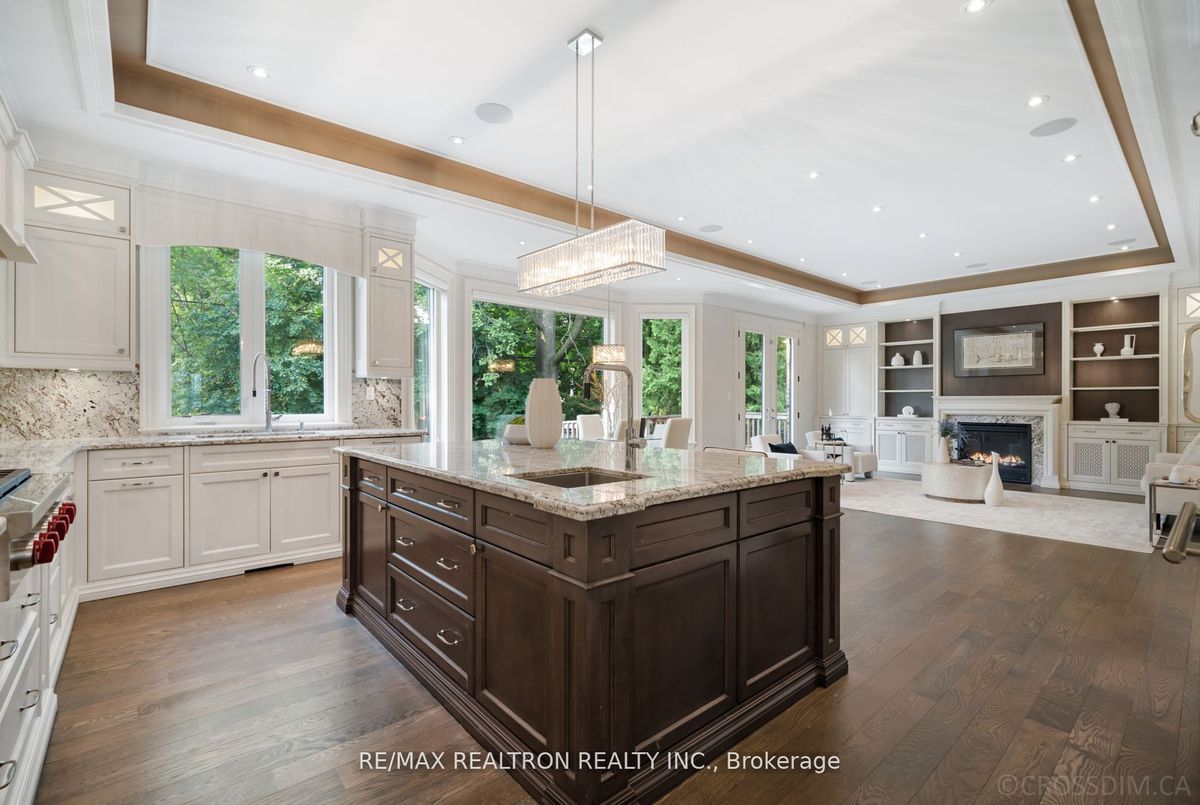 12 Waring Court 12 Waring Court Toronto C14