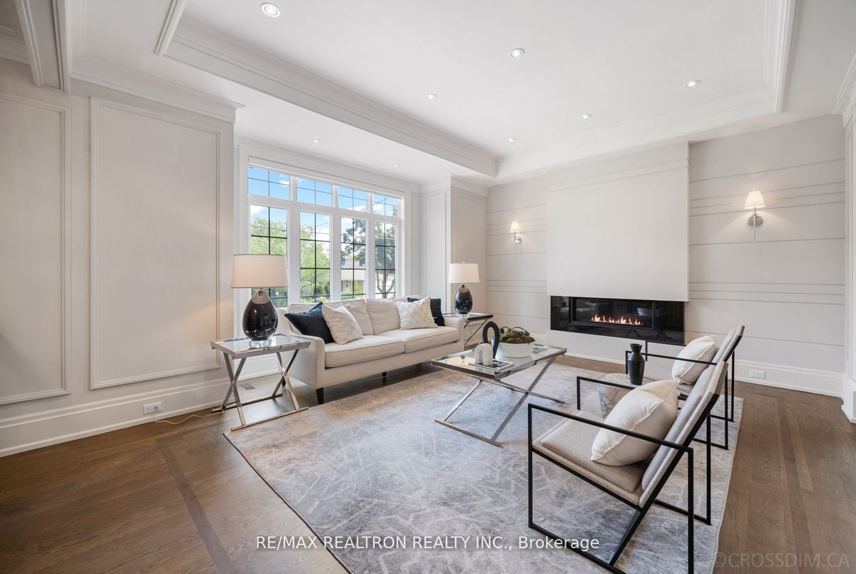 12 Waring Court 12 Waring Court Toronto C14