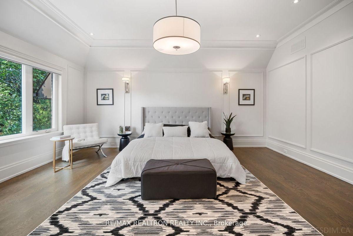 12 Waring Court 12 Waring Court Toronto C14