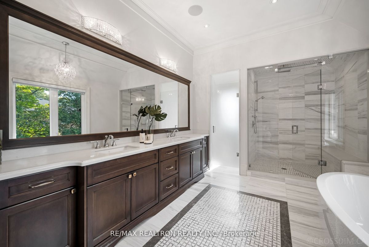 12 Waring Court 12 Waring Court Toronto C14