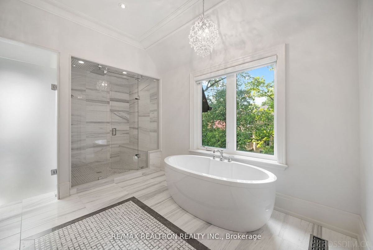 12 Waring Court 12 Waring Court Toronto C14