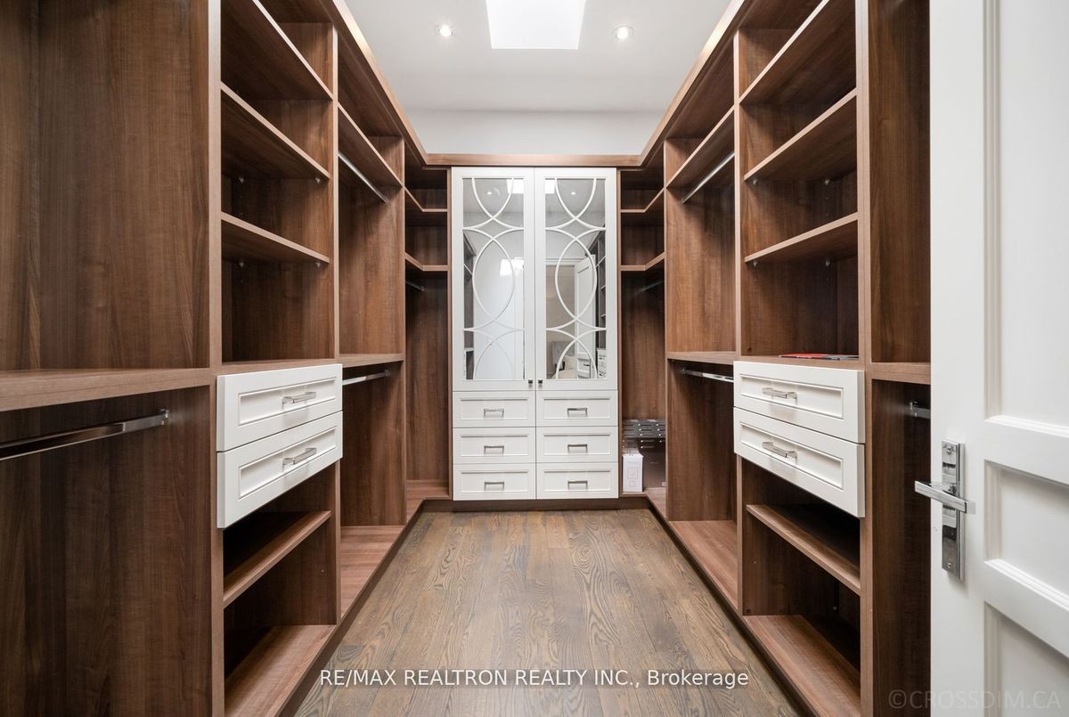 12 Waring Court 12 Waring Court Toronto C14