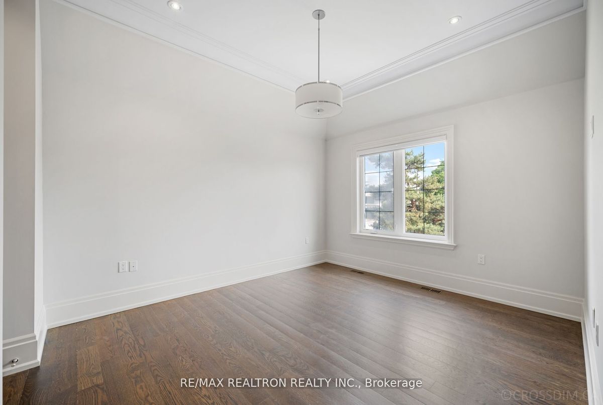 12 Waring Court 12 Waring Court Toronto C14