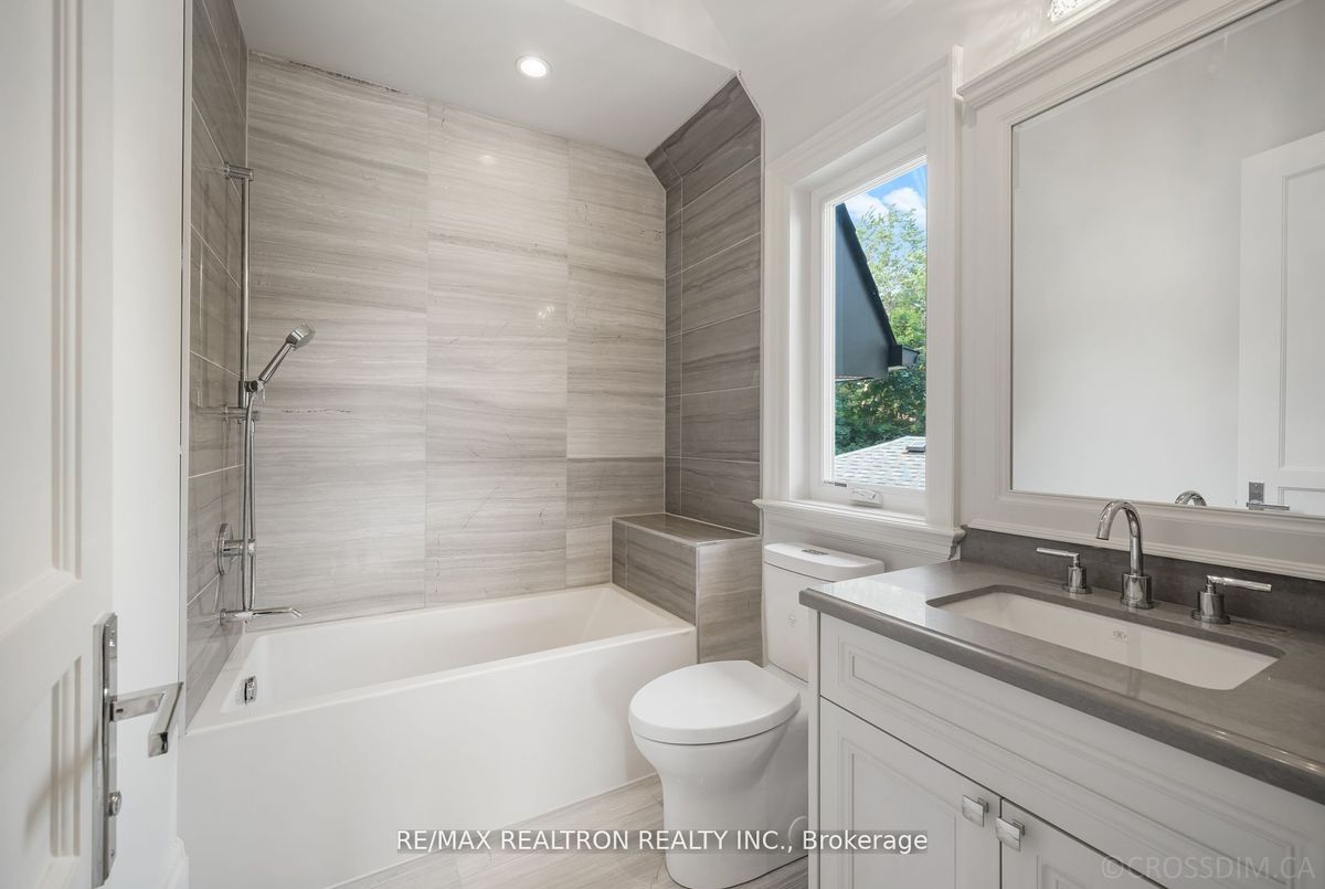 12 Waring Court 12 Waring Court Toronto C14