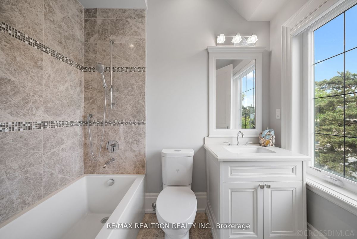 12 Waring Court 12 Waring Court Toronto C14