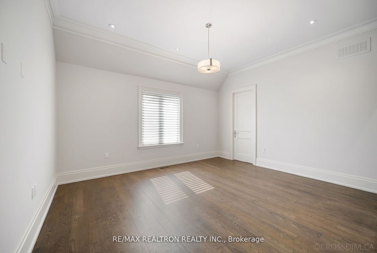 12 Waring Court 12 Waring Court Toronto C14