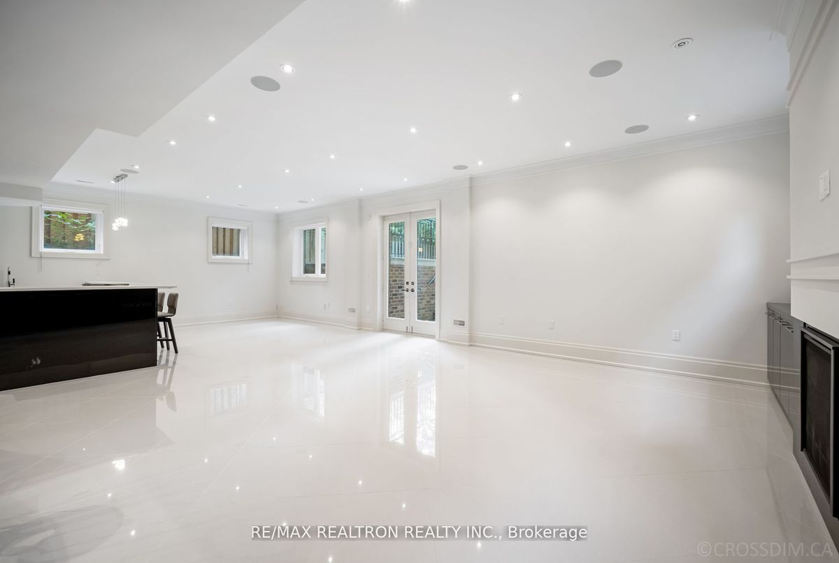 12 Waring Court 12 Waring Court Toronto C14