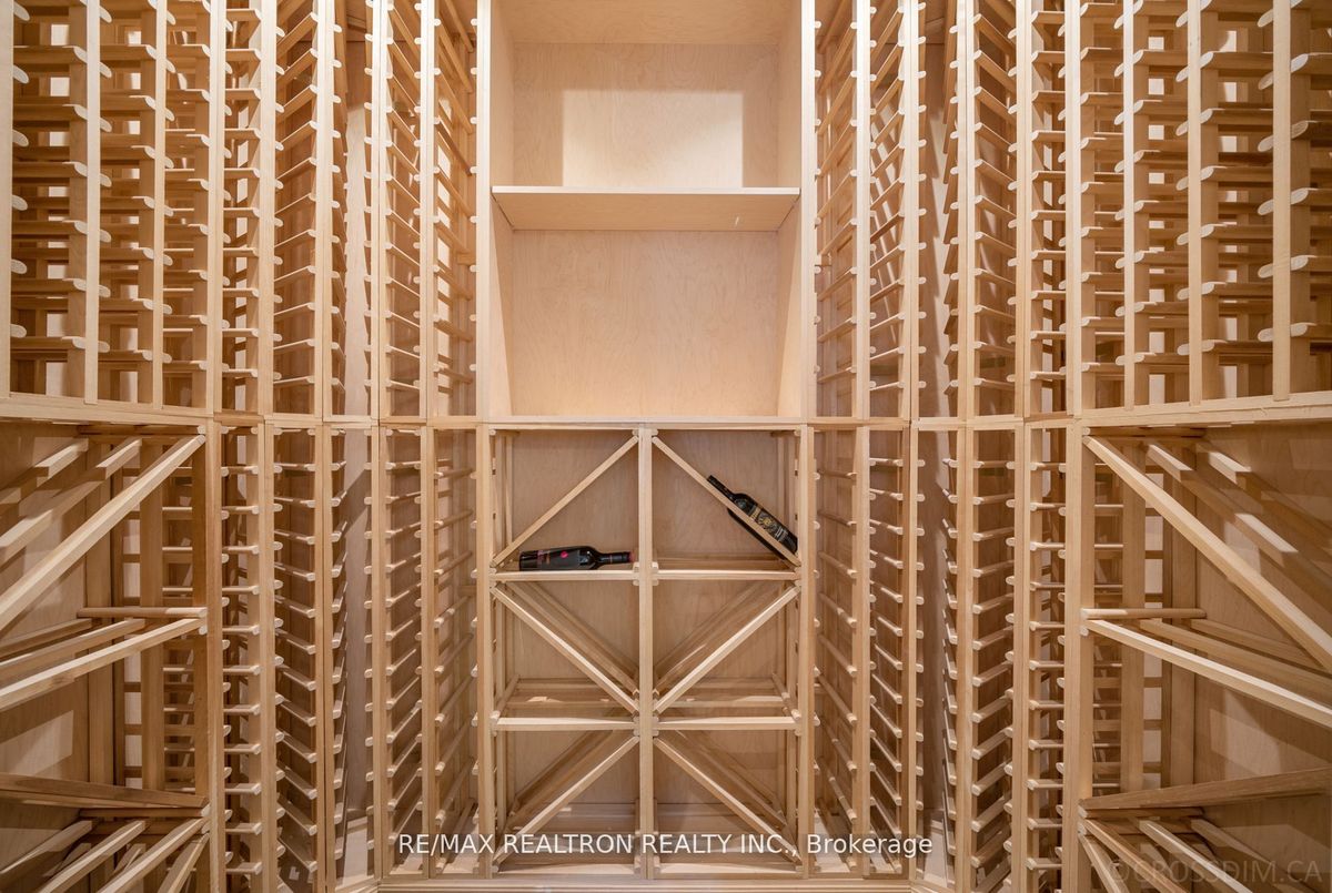 12 Waring Court 12 Waring Court Toronto C14