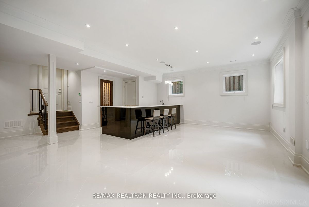 12 Waring Court 12 Waring Court Toronto C14