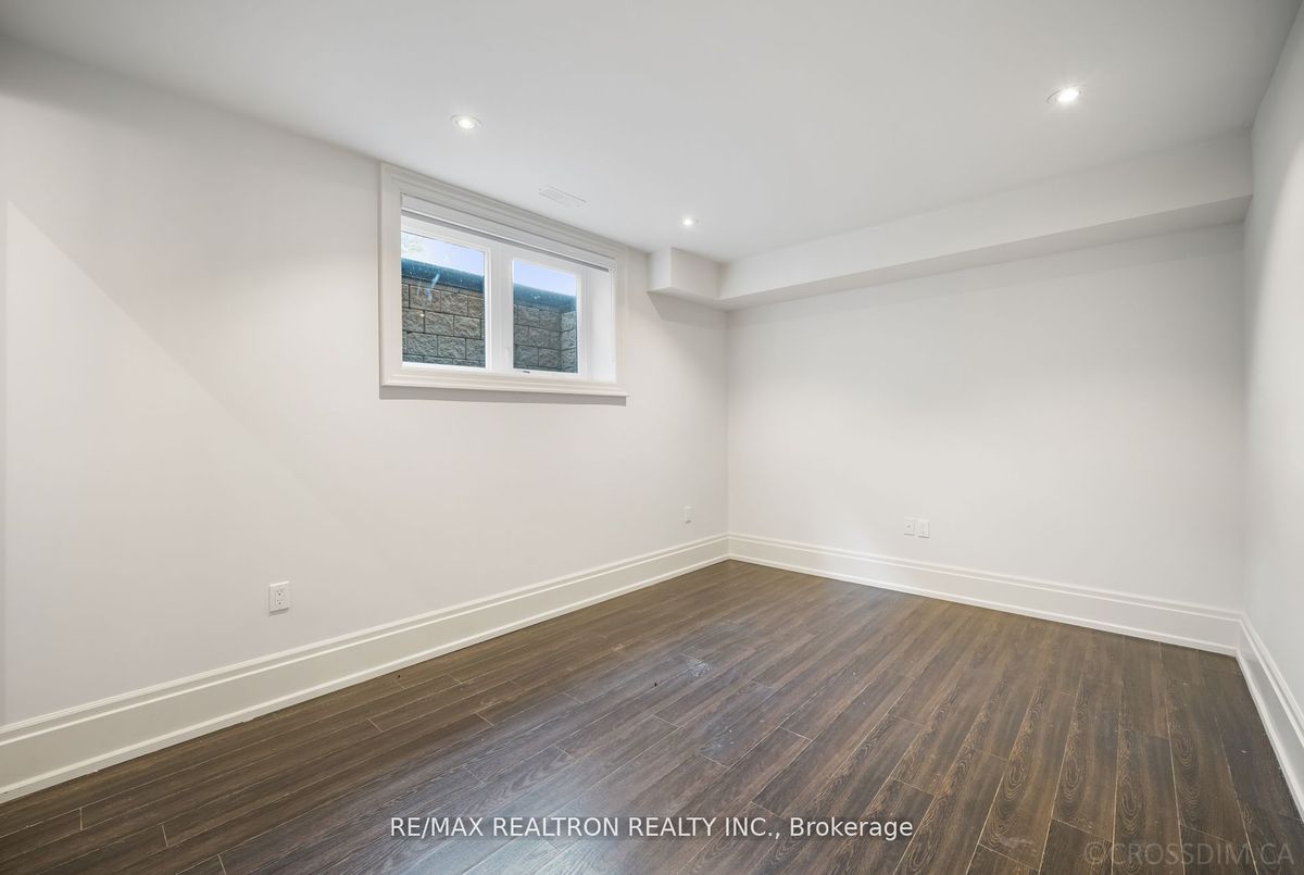 12 Waring Court 12 Waring Court Toronto C14