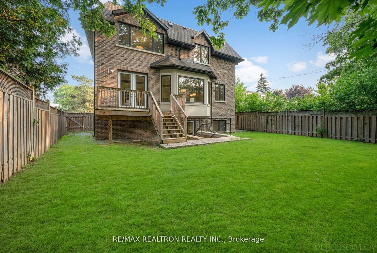 12 Waring Court 12 Waring Court Toronto C14