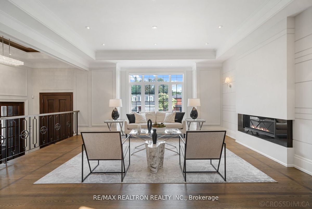 12 Waring Court 12 Waring Court Toronto C14