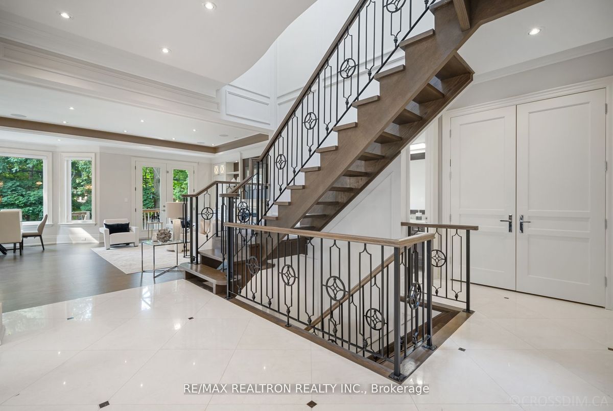 12 Waring Court 12 Waring Court Toronto C14