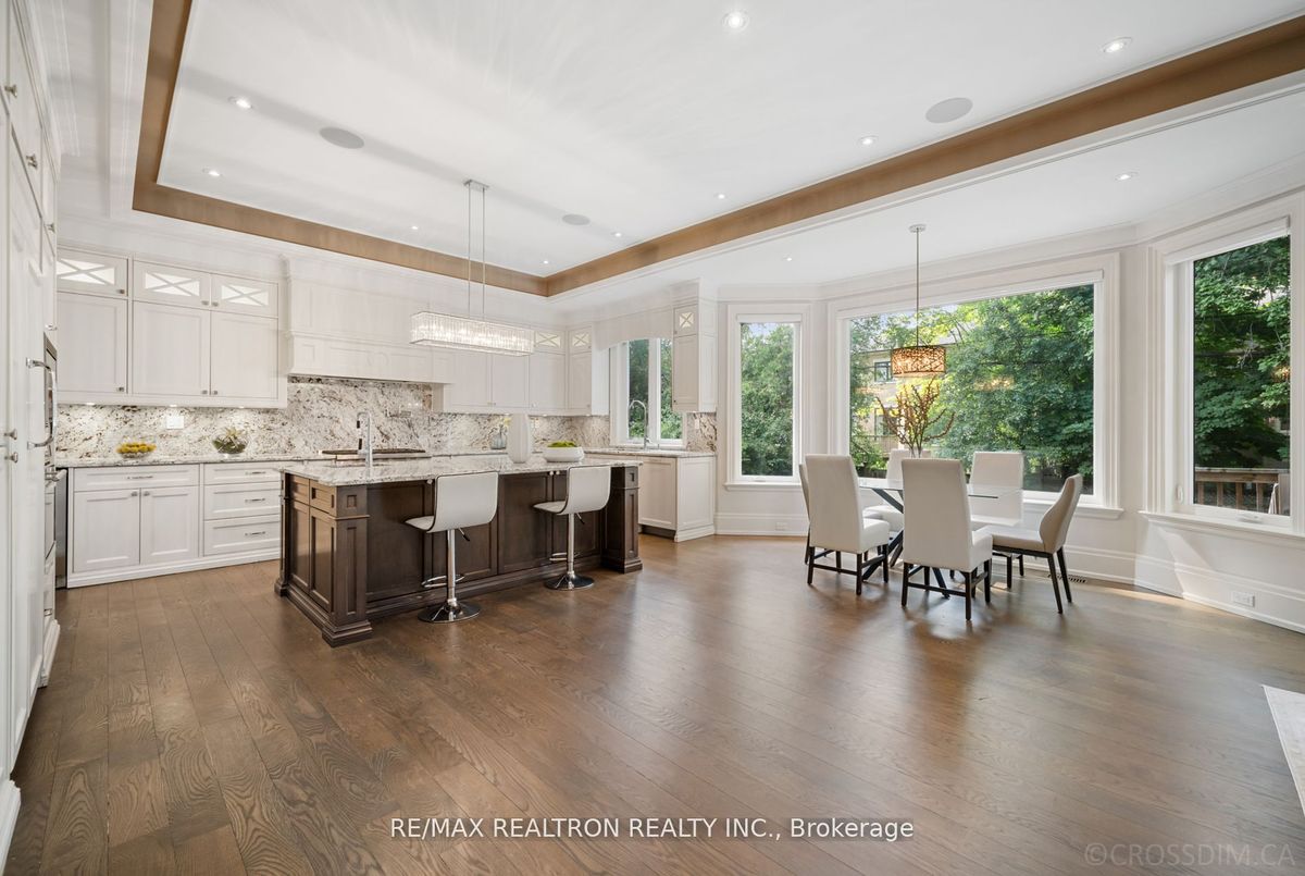 12 Waring Court 12 Waring Court Toronto C14