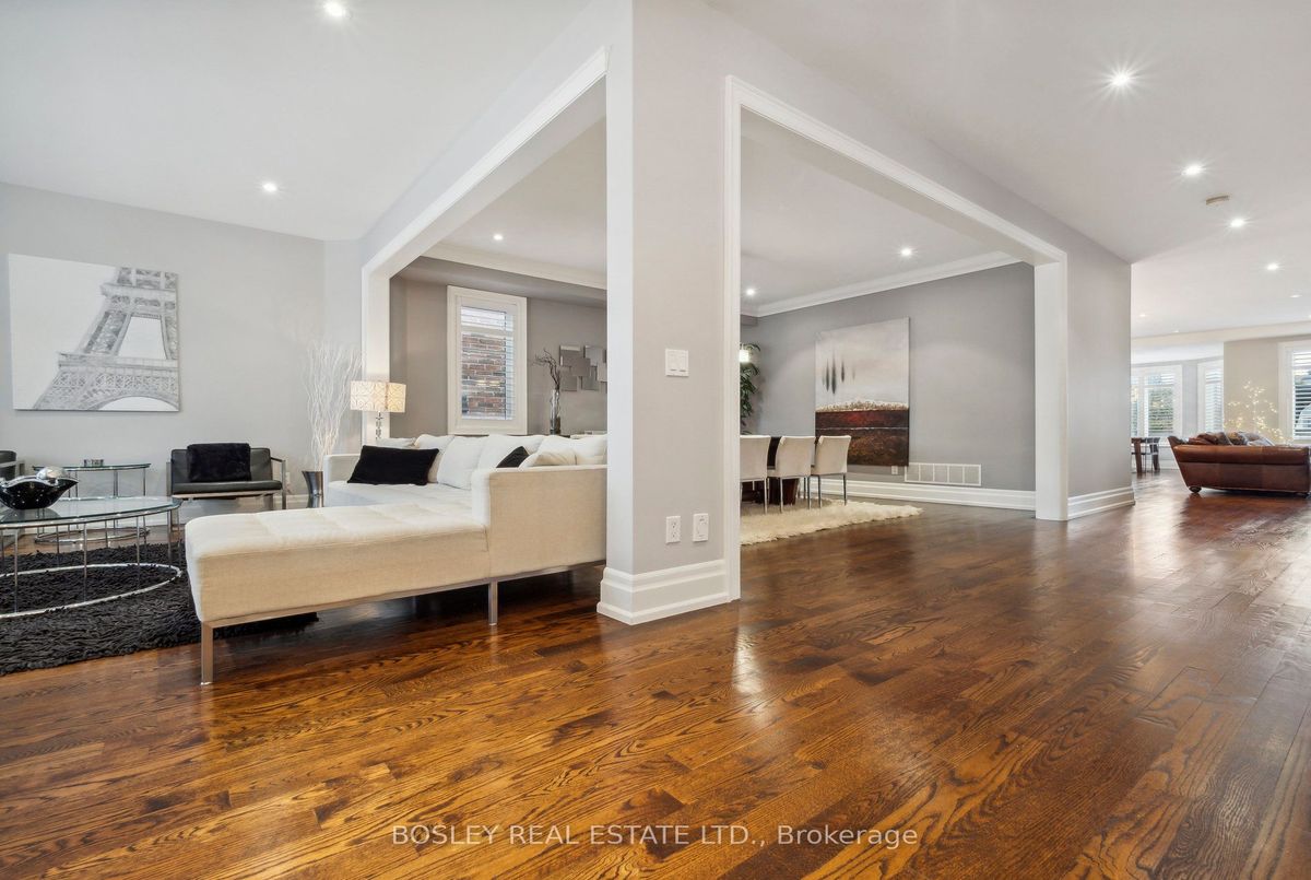 44 Churchill Avenue 44 Churchill Avenue Toronto C07