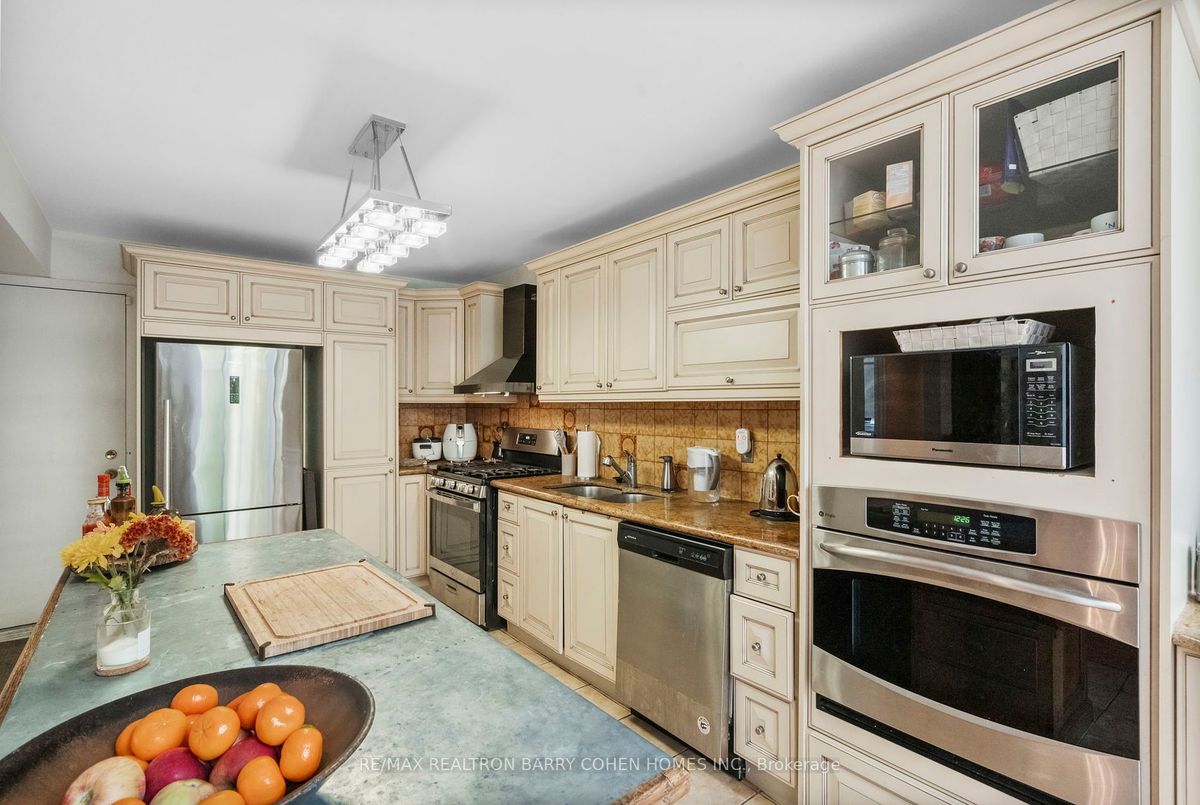 204 Holmes Avenue 204 Holmes Avenue Toronto C14