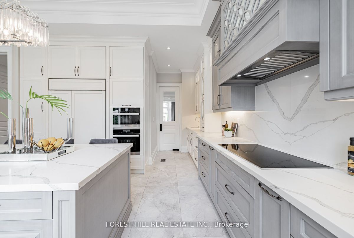 61 Hawksbury Drive 61 Hawksbury Drive Toronto C15