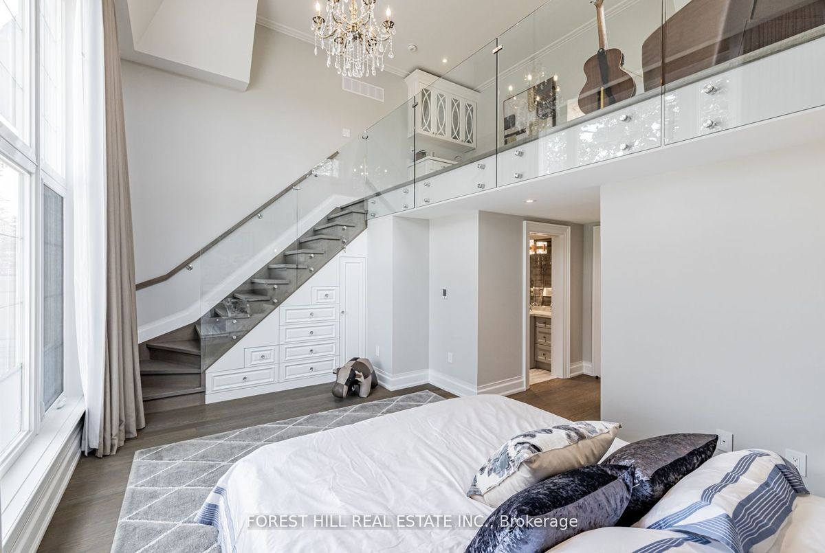 61 Hawksbury Drive 61 Hawksbury Drive Toronto C15