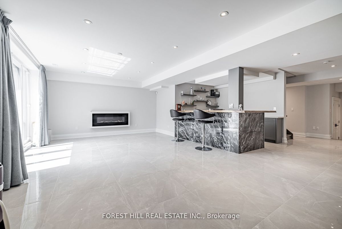 61 Hawksbury Drive 61 Hawksbury Drive Toronto C15