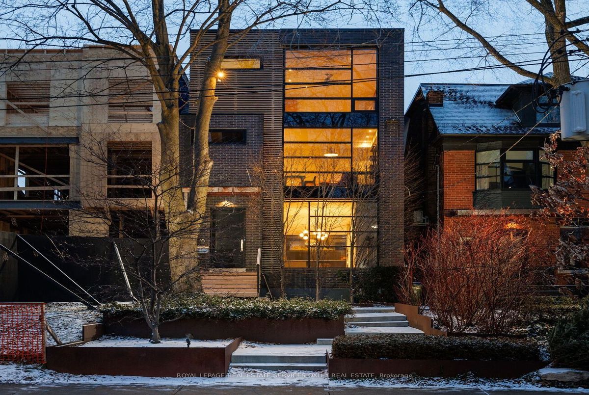 76 Roxborough St W 76 Roxborough St W Toronto