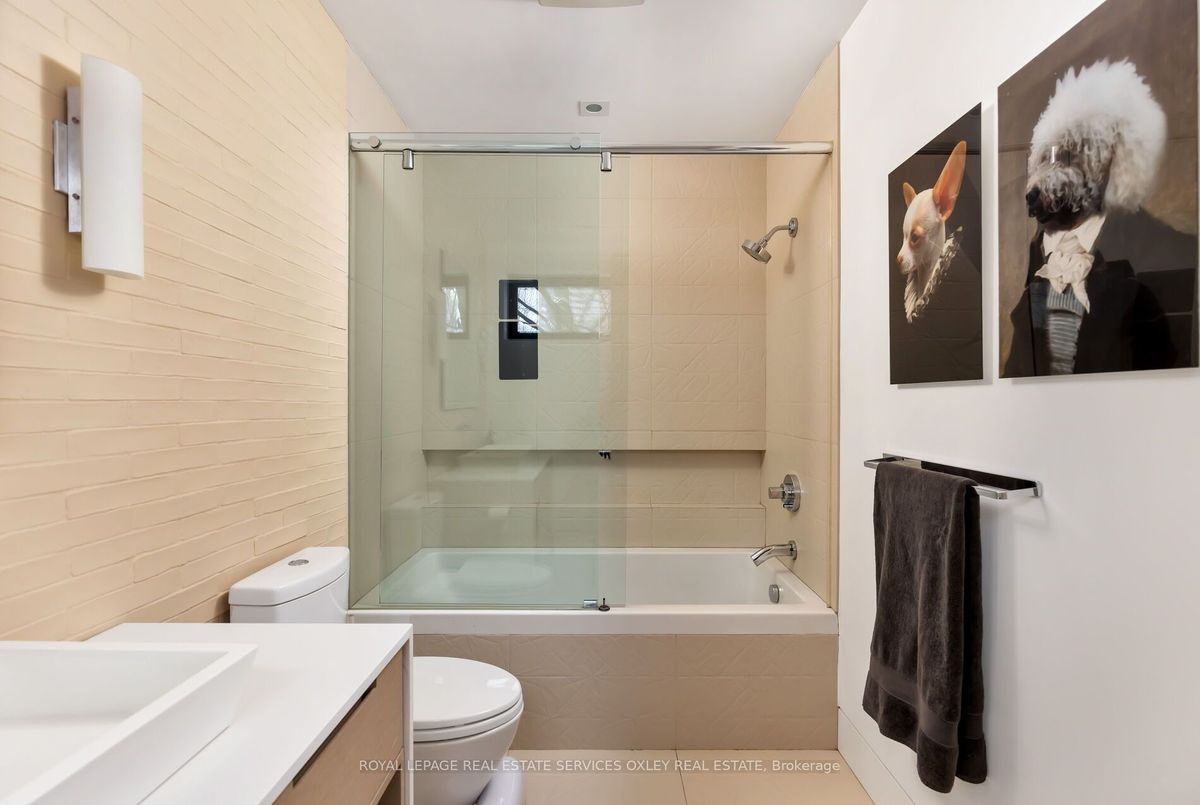 76 Roxborough St W 76 Roxborough St W Toronto