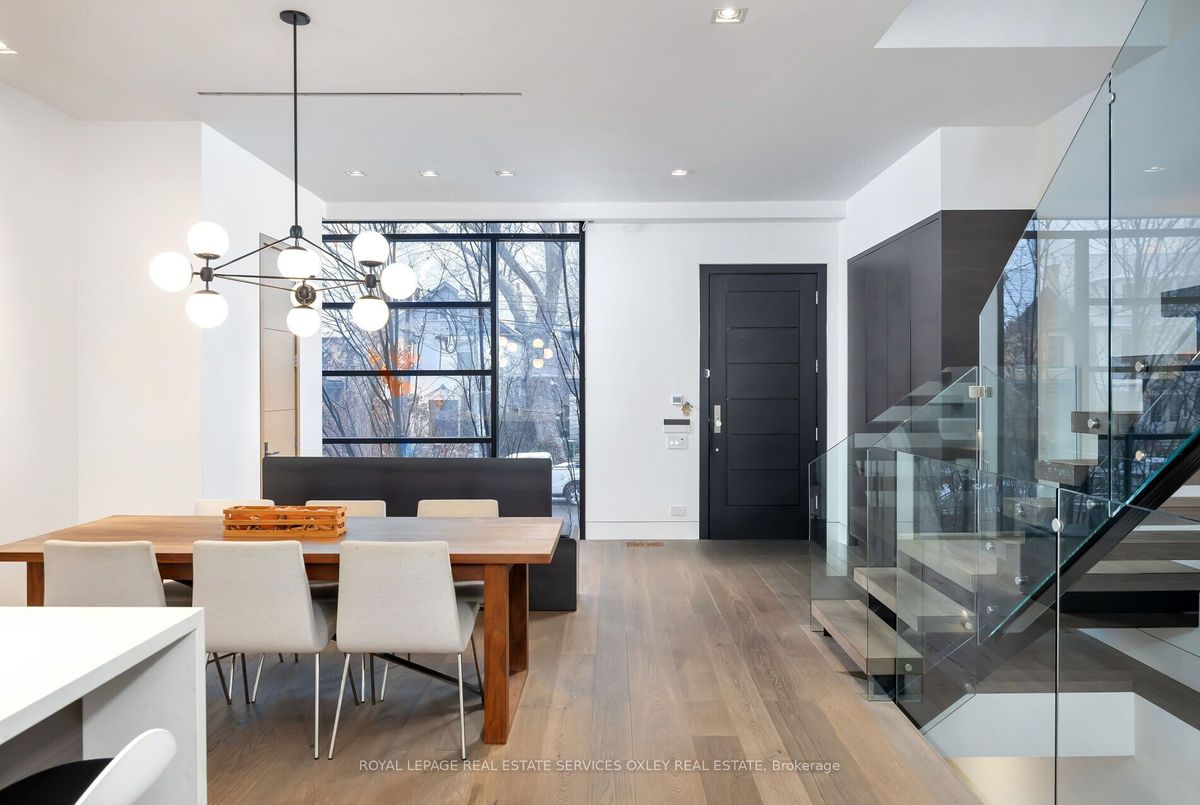 76 Roxborough St W 76 Roxborough St W Toronto