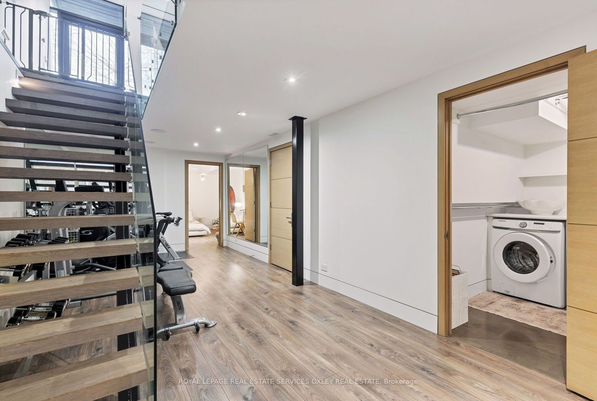 76 Roxborough St W 76 Roxborough St W Toronto