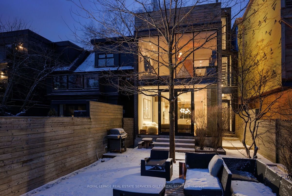 76 Roxborough St W 76 Roxborough St W Toronto