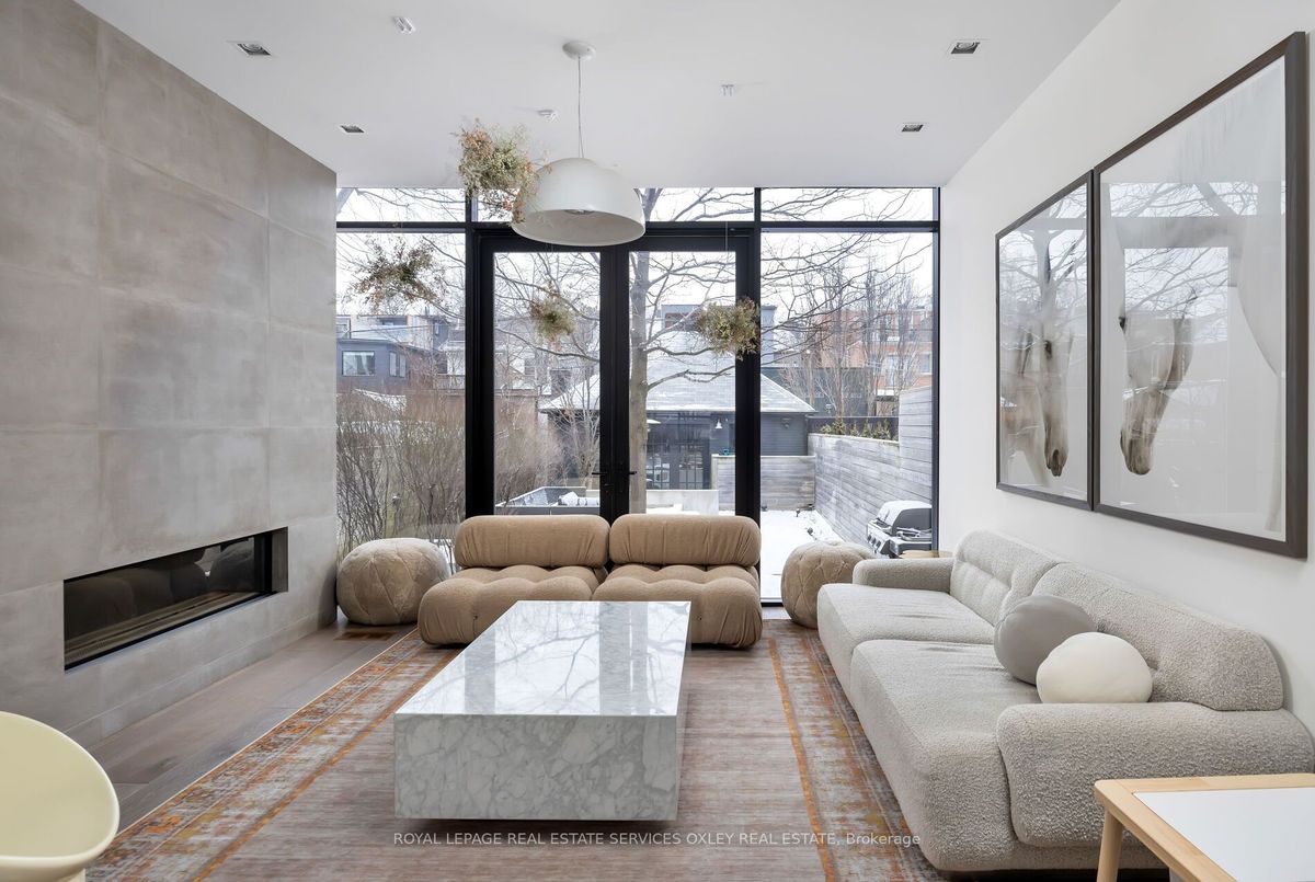 76 Roxborough St W 76 Roxborough St W Toronto