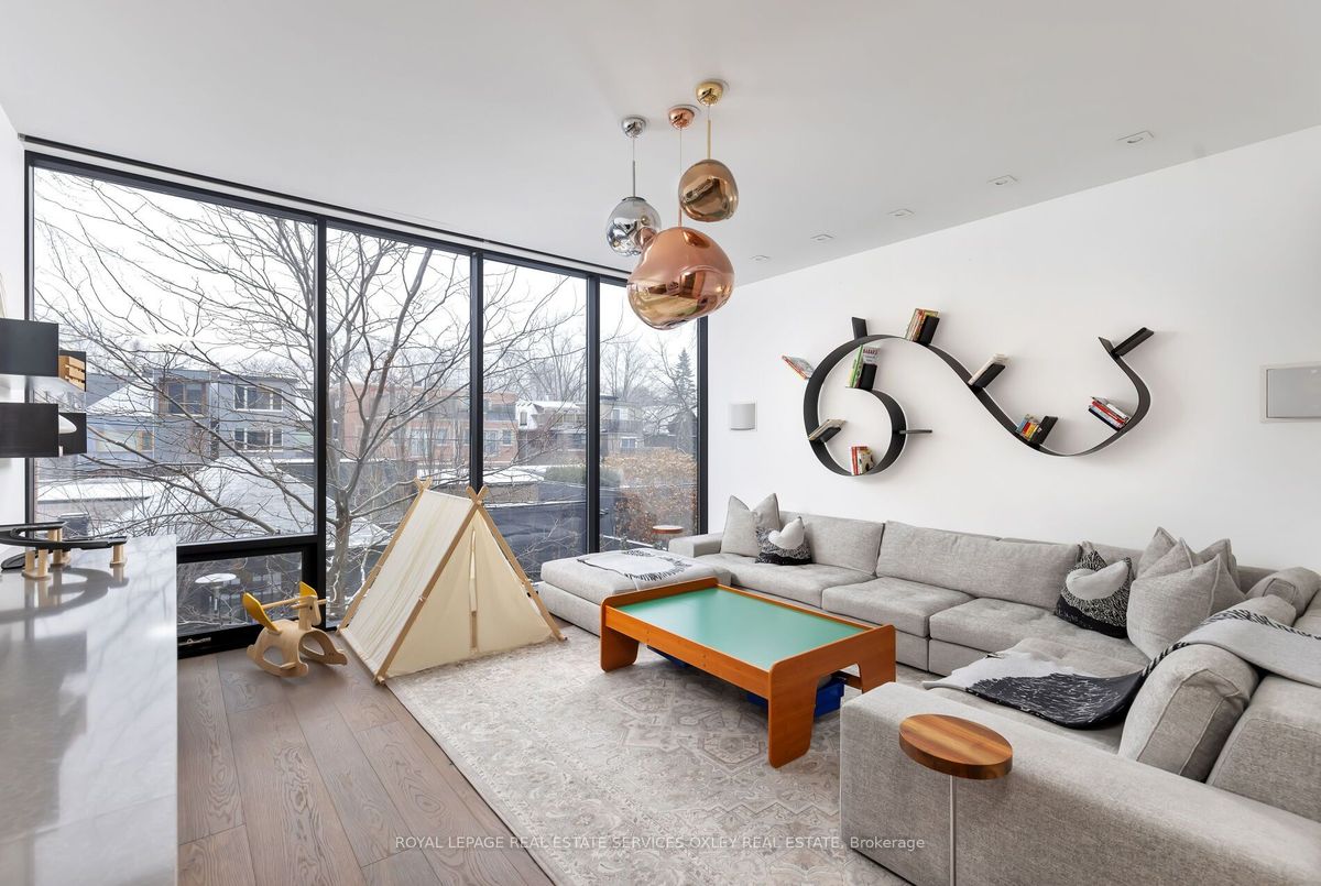 76 Roxborough St W 76 Roxborough St W Toronto