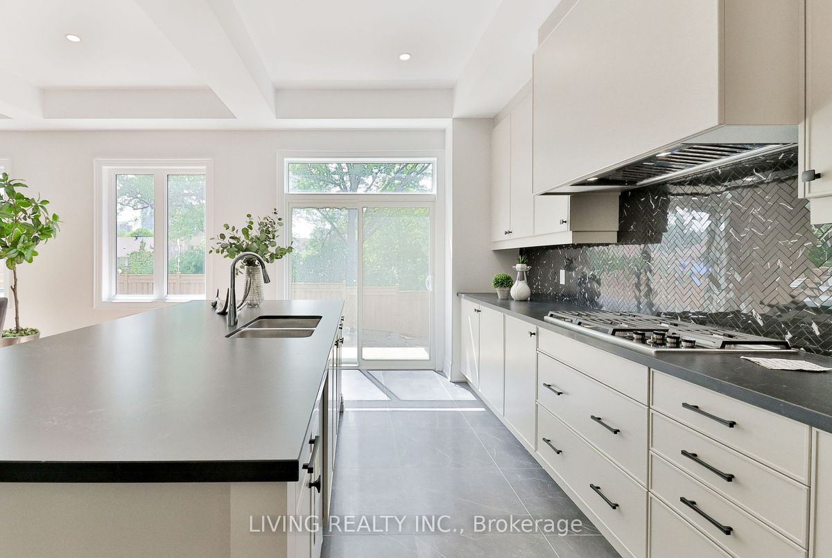 16 Becky Cheung Court 16 Becky Cheung Court Toronto C14