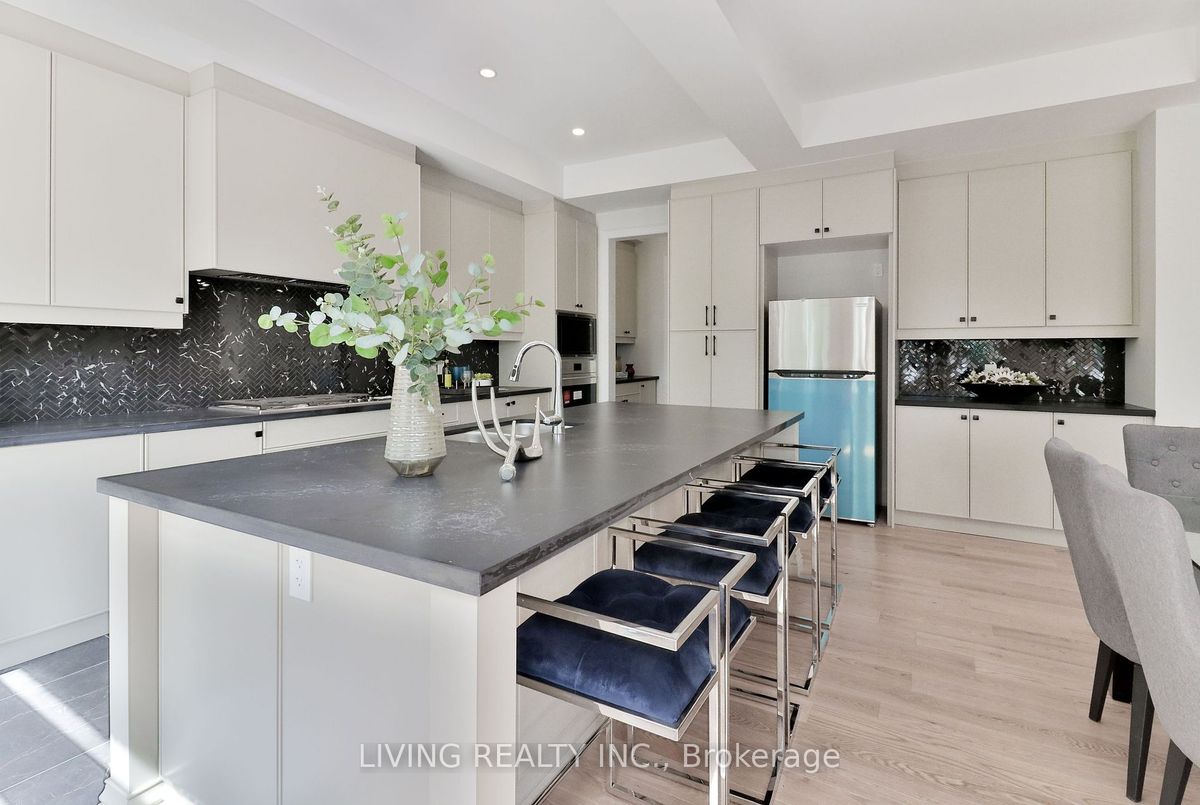 16 Becky Cheung Court 16 Becky Cheung Court Toronto C14